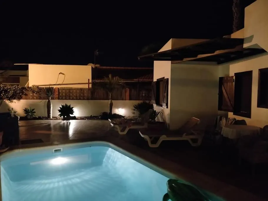 Villa Rustica -Heated Pool & Garden Near The Beach Corralejo Spanje