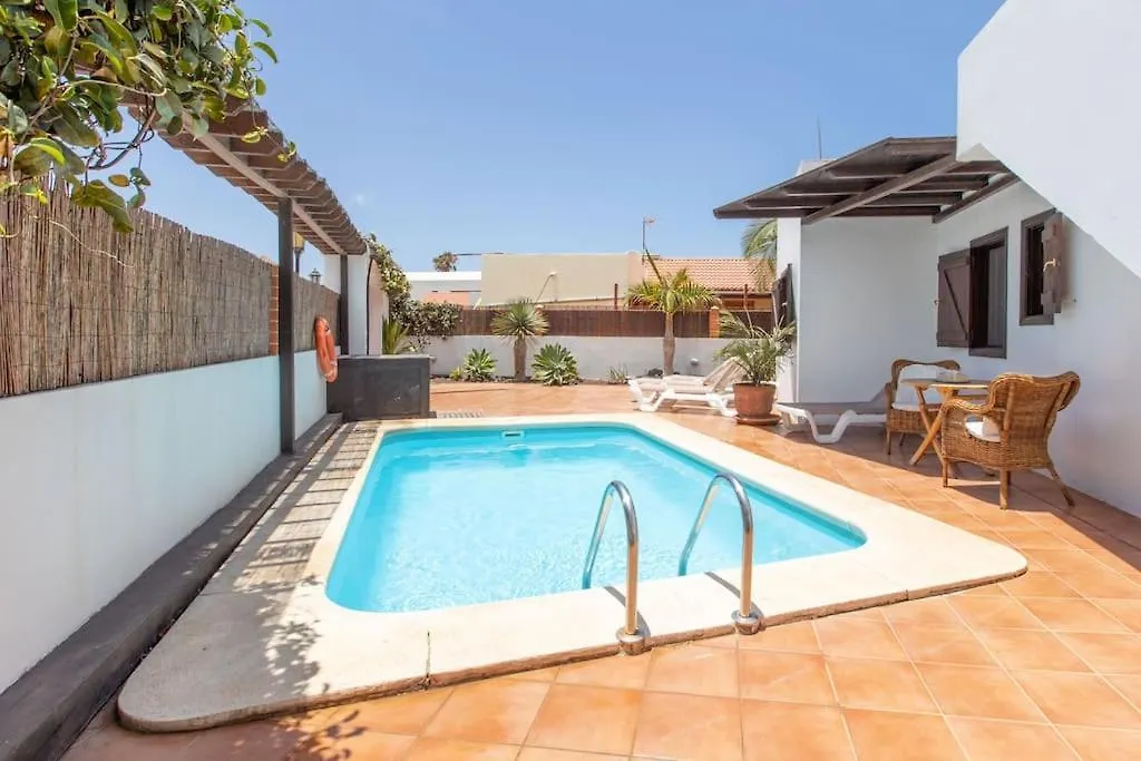 Villa Rustica -Heated Pool & Garden Near The Beach Corralejo