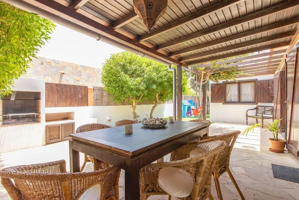 Villa Rustica -Heated Pool & Garden Near The Beach Corralejo