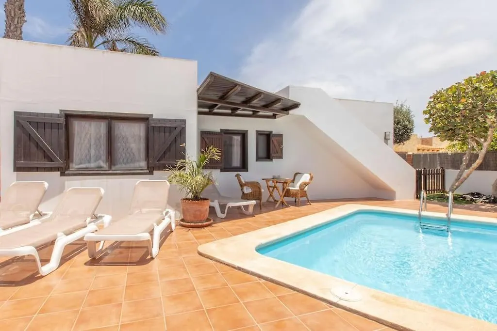 Villa Rustica -Heated Pool & Garden Near The Beach Corralejo