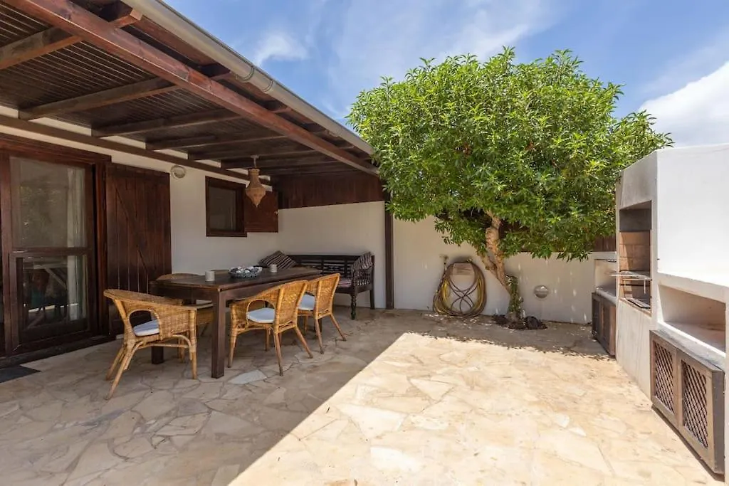 Villa Rustica -Heated Pool & Garden Near The Beach Corralejo