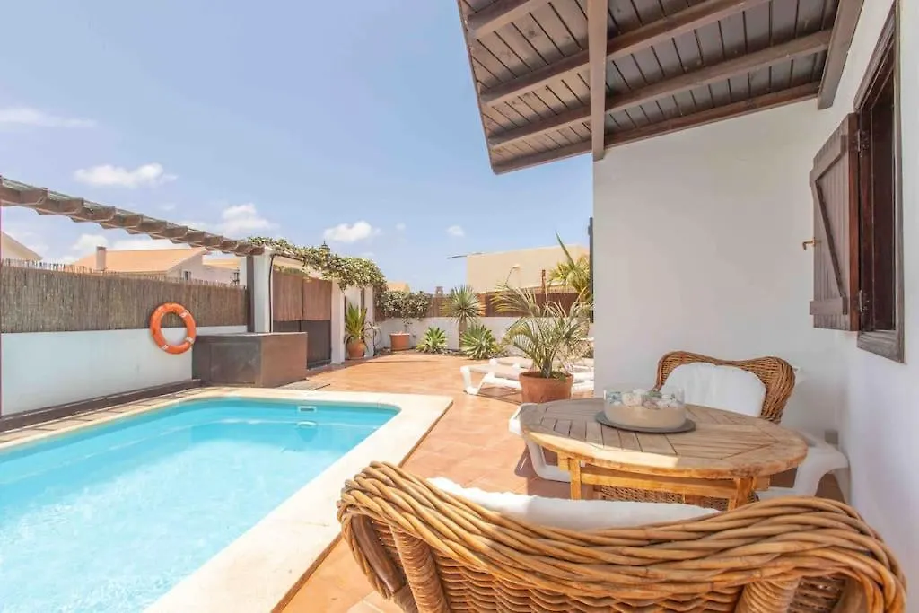 Villa Rustica -Heated Pool & Garden Near The Beach Corralejo